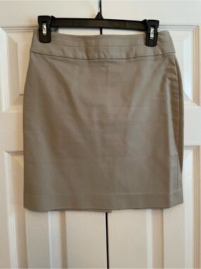Banana Republic Beige Pencil Skirt - Petite 00P